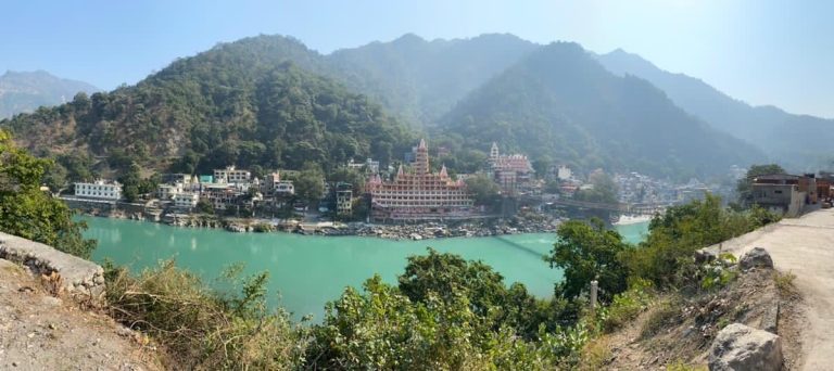 Yoga en français à Rishikesh en Inde